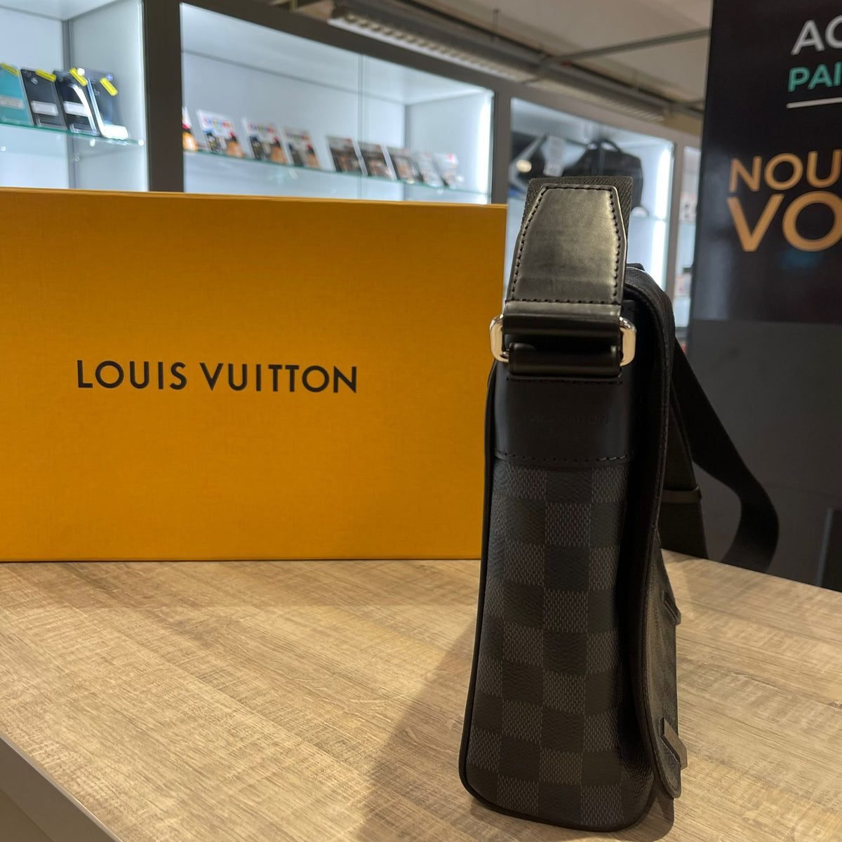 Housse Porte-Habits Louis Vuitton – Cash Converters Suisse