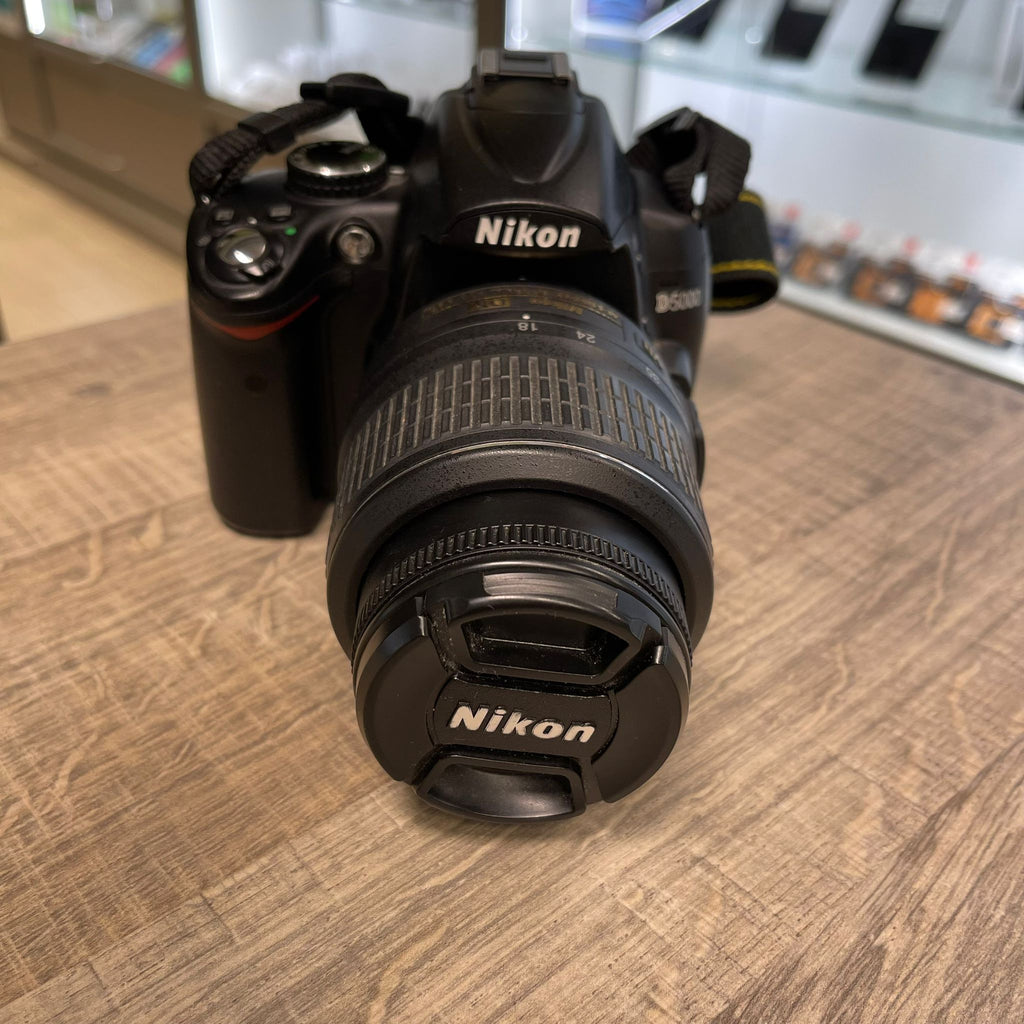 Nikon D5000 + objectif 18-55mm