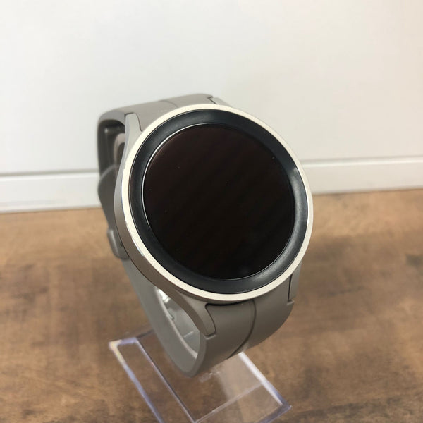 Samsung - Galaxy Watch 5 Pro 45mm Titanium GPS