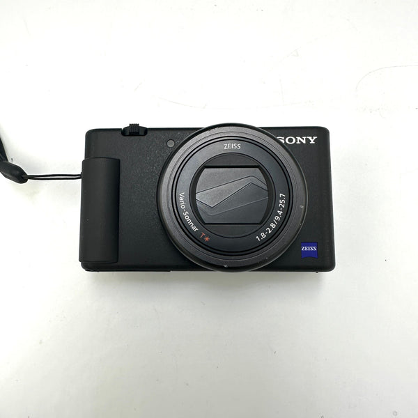 APPAREIL PHOTO SONY ZV-1, AVEC CHARGEUR, 3 BATTERIES, TREPIEDS SONY ET SACOCHE