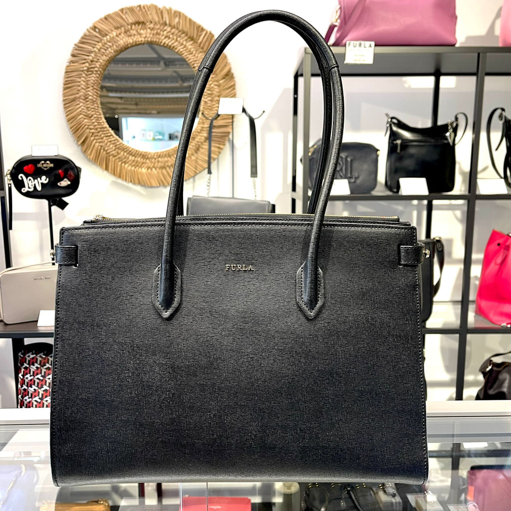 Sac a a main Furla en cuir noir,