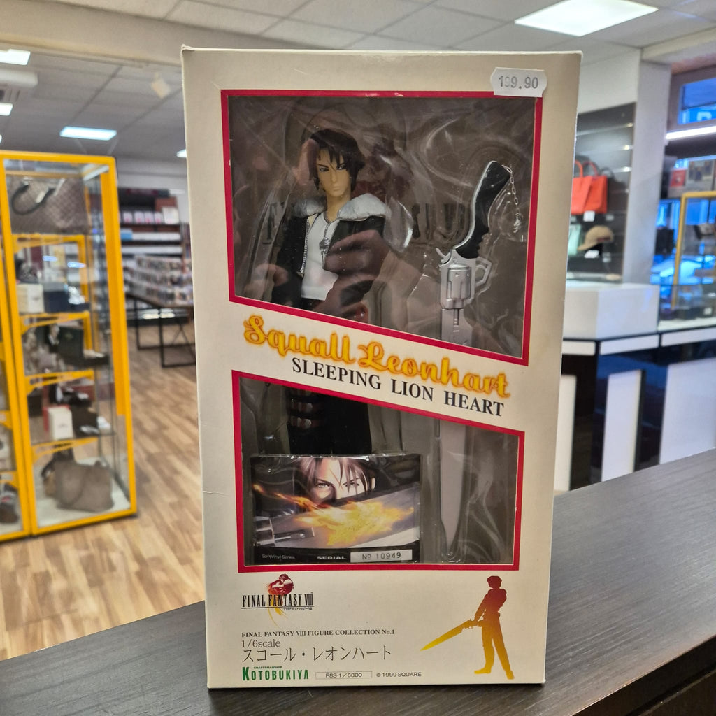 Figurine  Final Fantasy VIII Squall Leonhart + Carte Numéroté