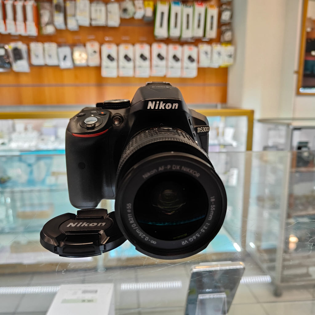 Nikon D5300 + Objectif 18-55mm