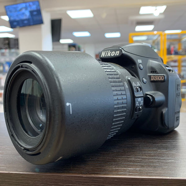 Nikon D3100 + DX 55-200MM / 1.4-5 6G ED VR + Étui,
