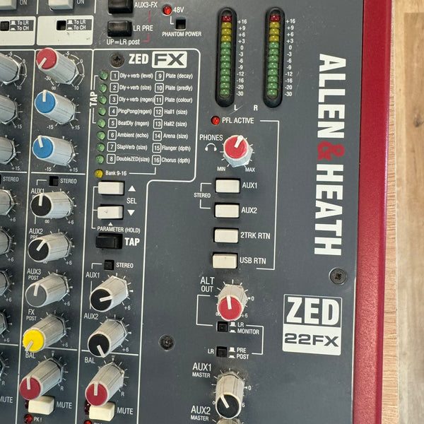 Table de mixage Allen & Heath Zed-22fx 16 Mono 4 stéréo Channel