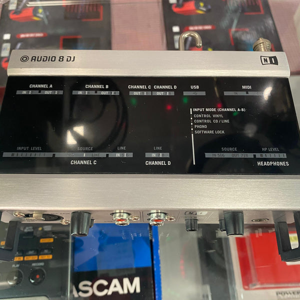 Native instrument audio 8DJ